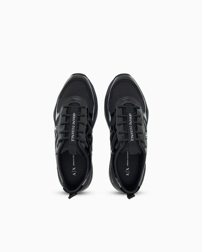 Sneakers in mesh with patent and microsuede details