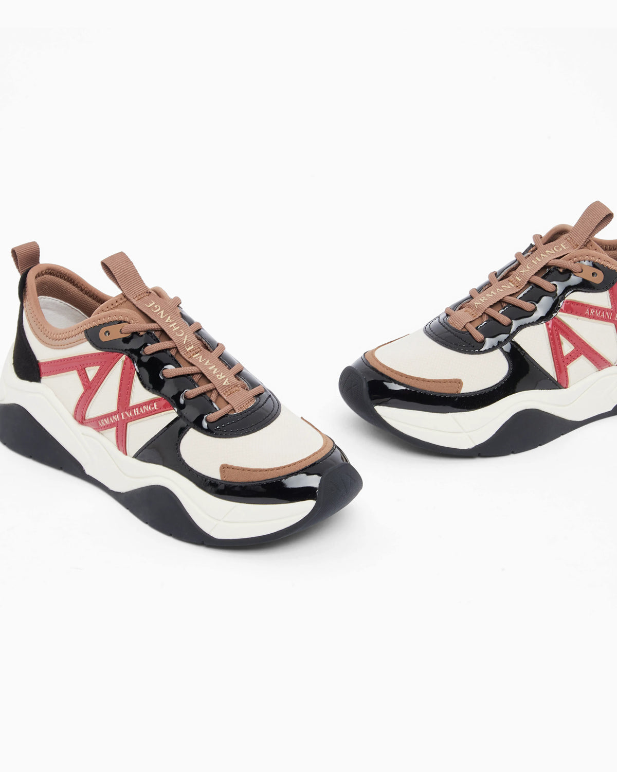 Sneakers in mesh with patent and microsuede details