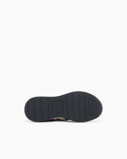 Sneakers in mesh with patent and microsuede details