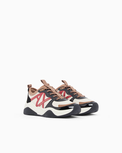 Sneakers in mesh with patent and microsuede details