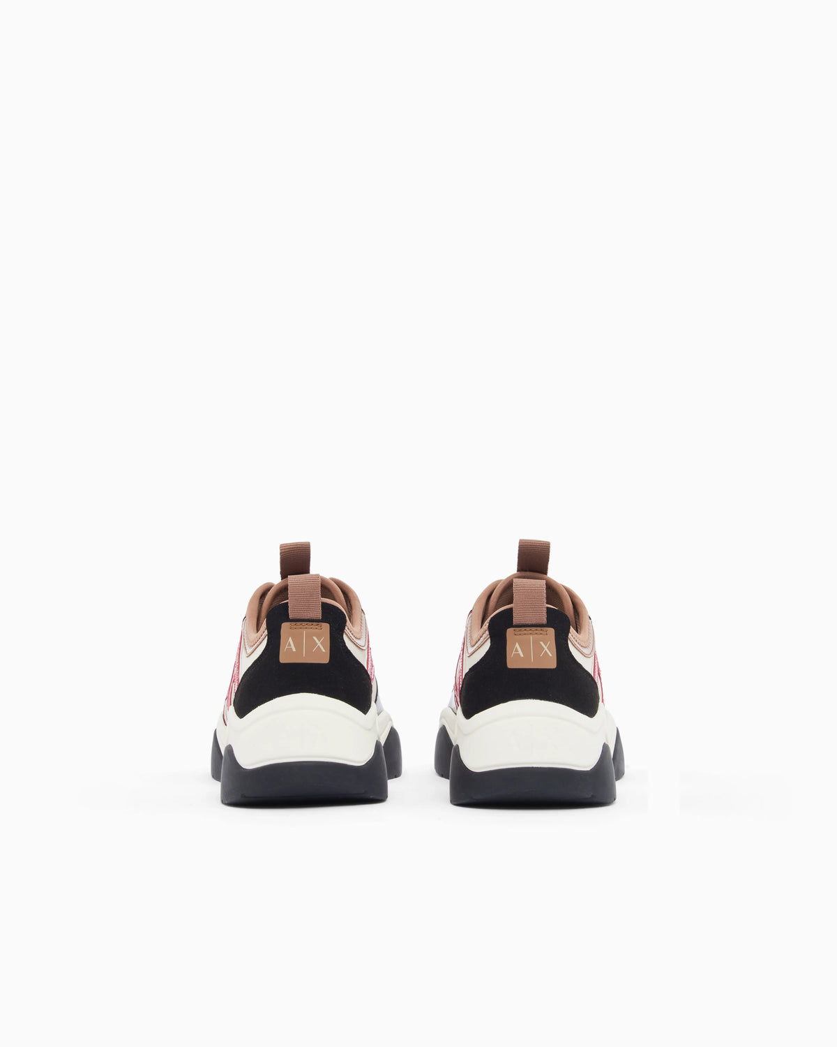 Sneakers in mesh with patent and microsuede details