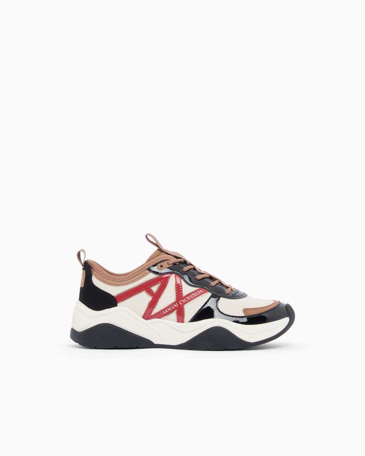 Sneakers in mesh with patent and microsuede details