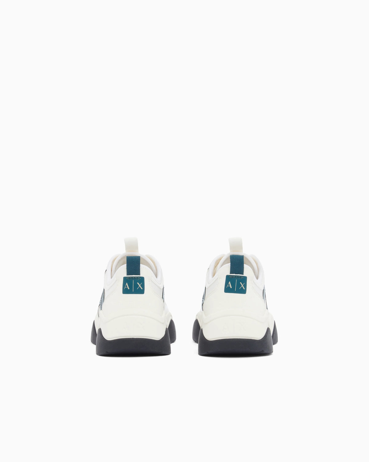 Sneakers in mesh with patent and microsuede details