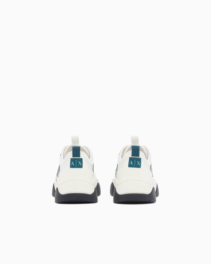 Sneakers in mesh with patent and microsuede details