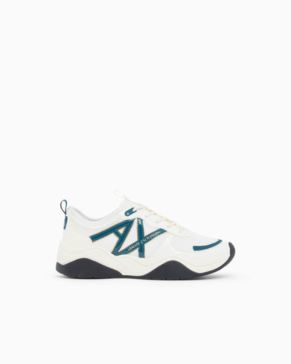 Sneakers in mesh with patent and microsuede details