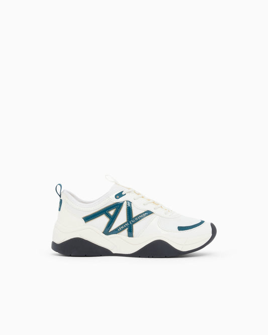 Sneakers in mesh with patent and microsuede details