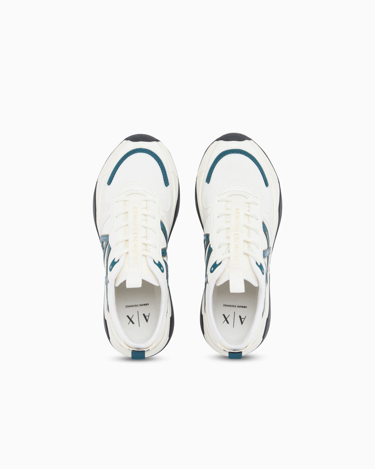 Sneakers in mesh with patent and microsuede details