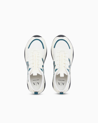 Sneakers in mesh with patent and microsuede details