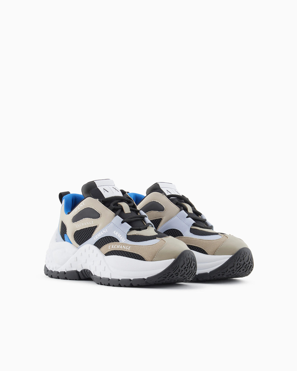 Mesh sneakers with custom tread