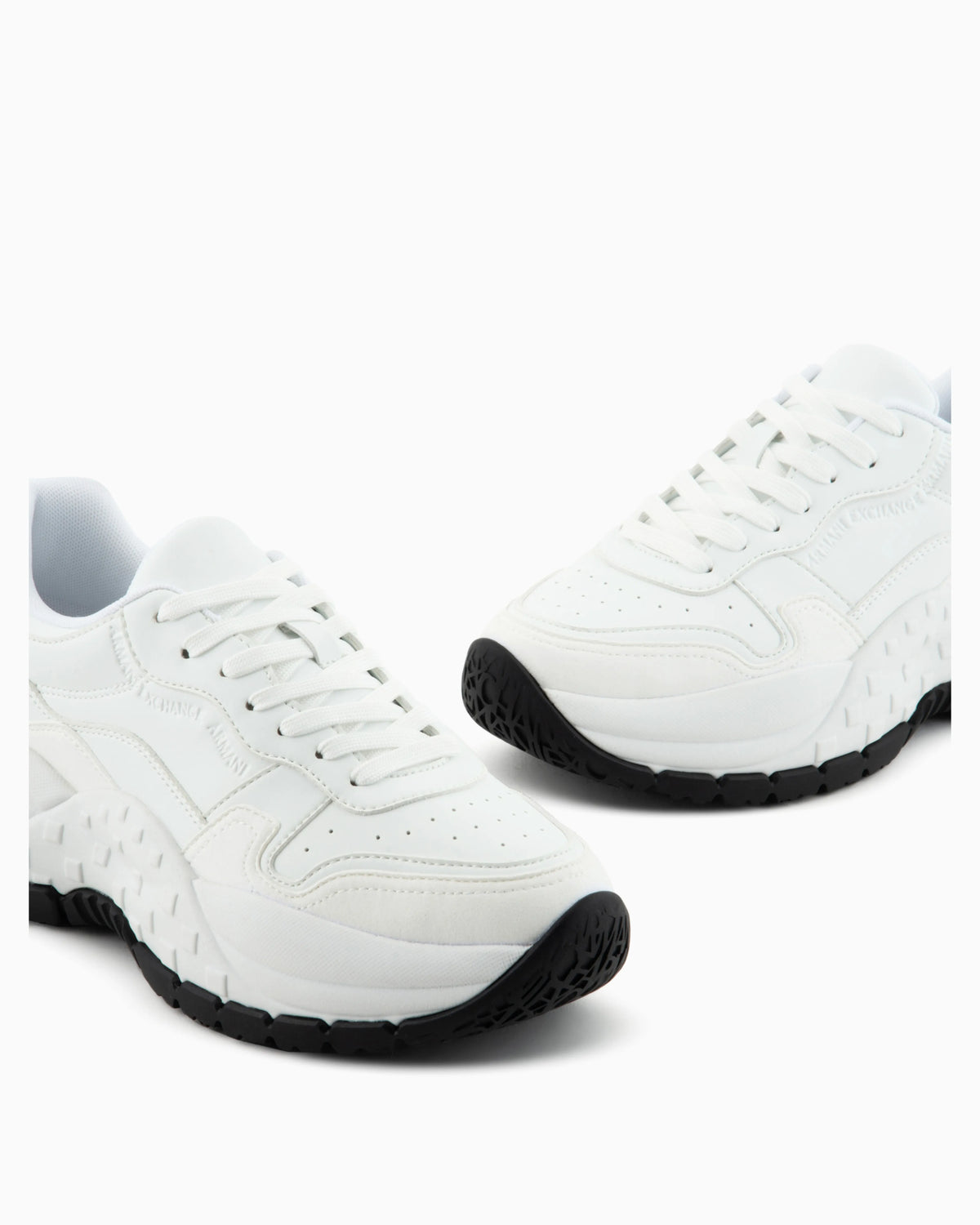 Chunky sneakers with contrasting sole