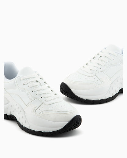 Chunky sneakers with contrasting sole