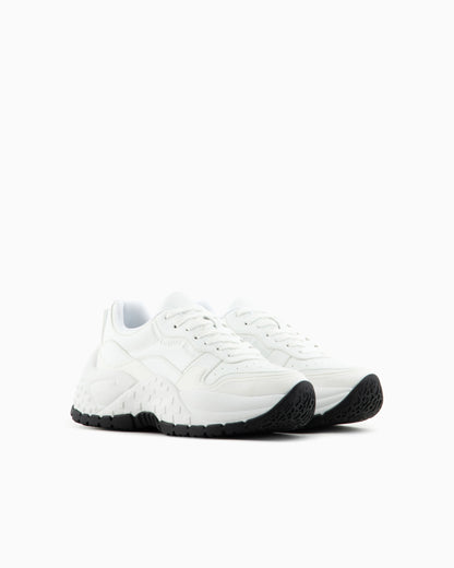 Chunky sneakers with contrasting sole