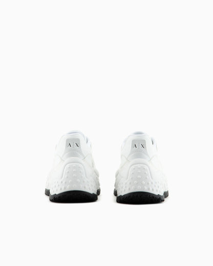 Chunky sneakers with contrasting sole