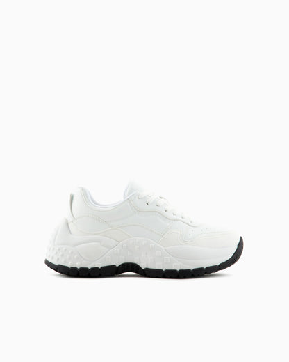 Chunky sneakers with contrasting sole