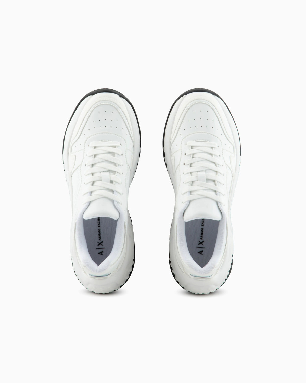 Chunky sneakers with contrasting sole