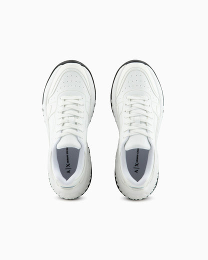 Chunky sneakers with contrasting sole