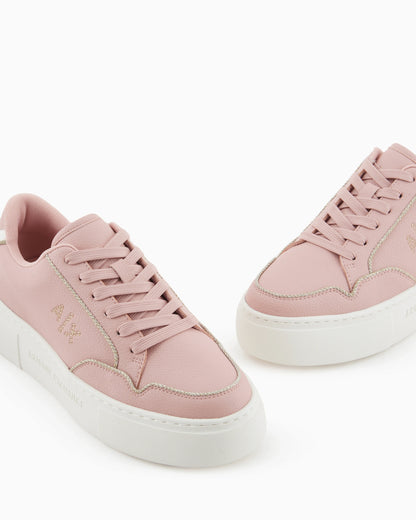 Sneakers with rope piping