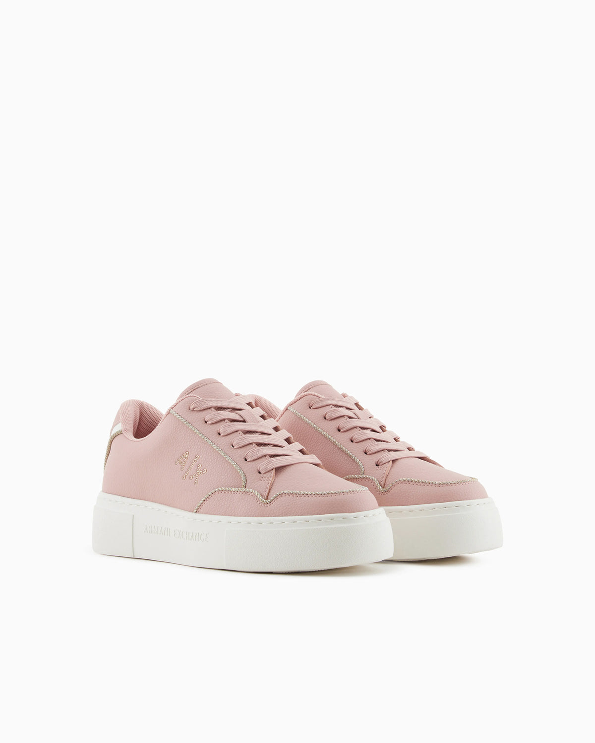 Sneakers with rope piping