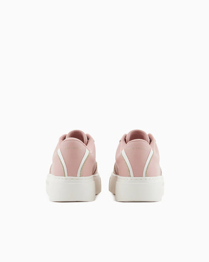 Sneakers with rope piping