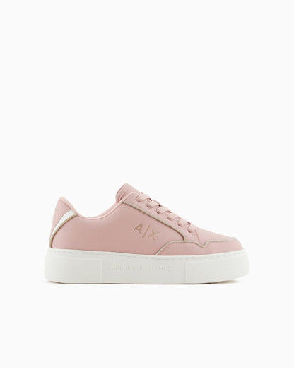 Sneakers with rope piping