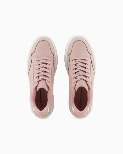 Sneakers with rope piping