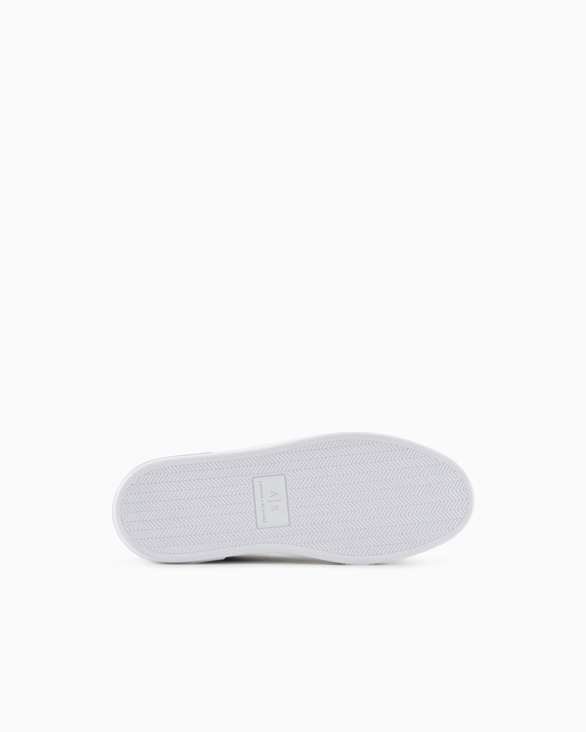 Low-top sneakers with embossed pattern and contrast heel