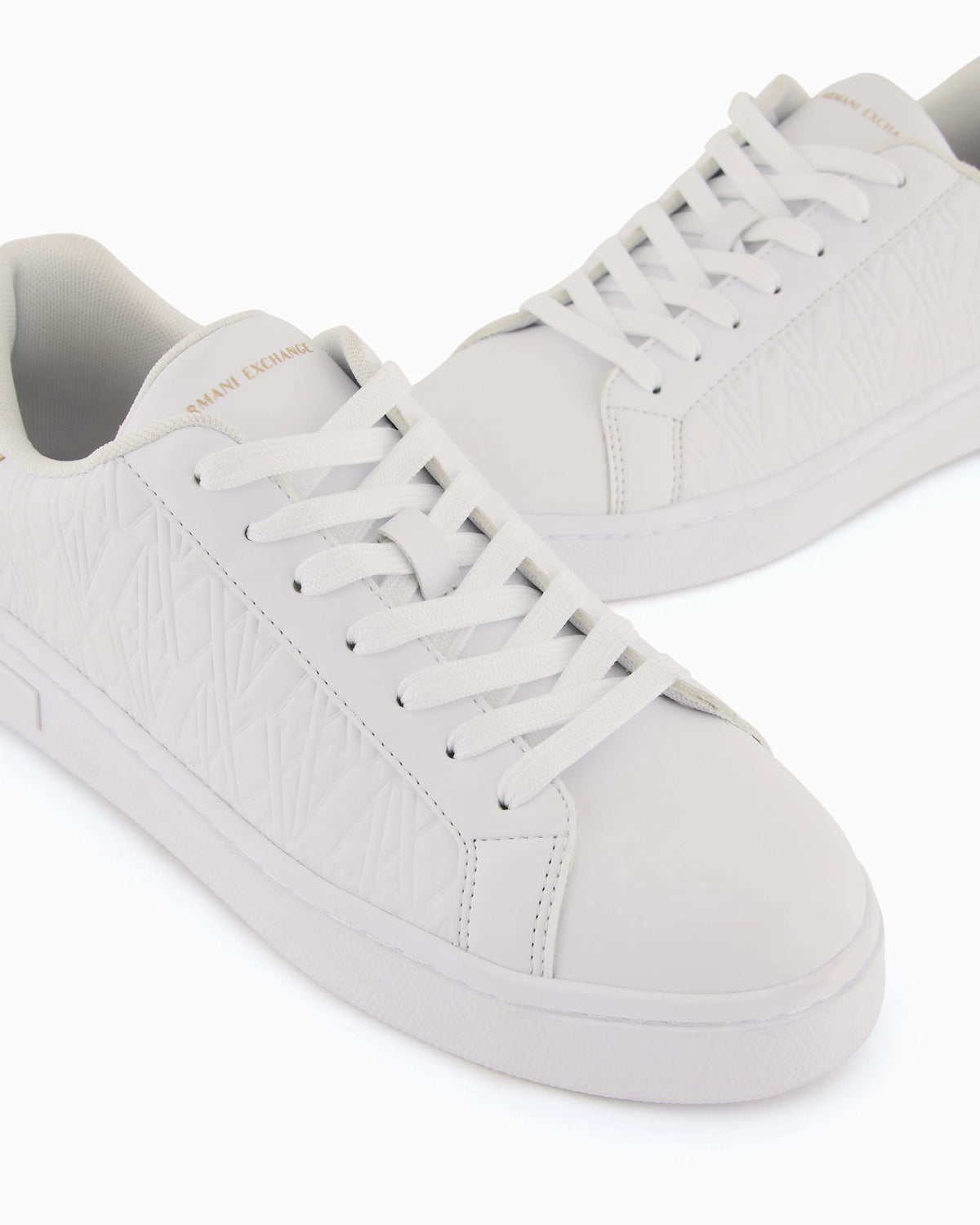 Low-top sneakers with embossed pattern and contrast heel