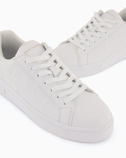 Low-top sneakers with embossed pattern and contrast heel