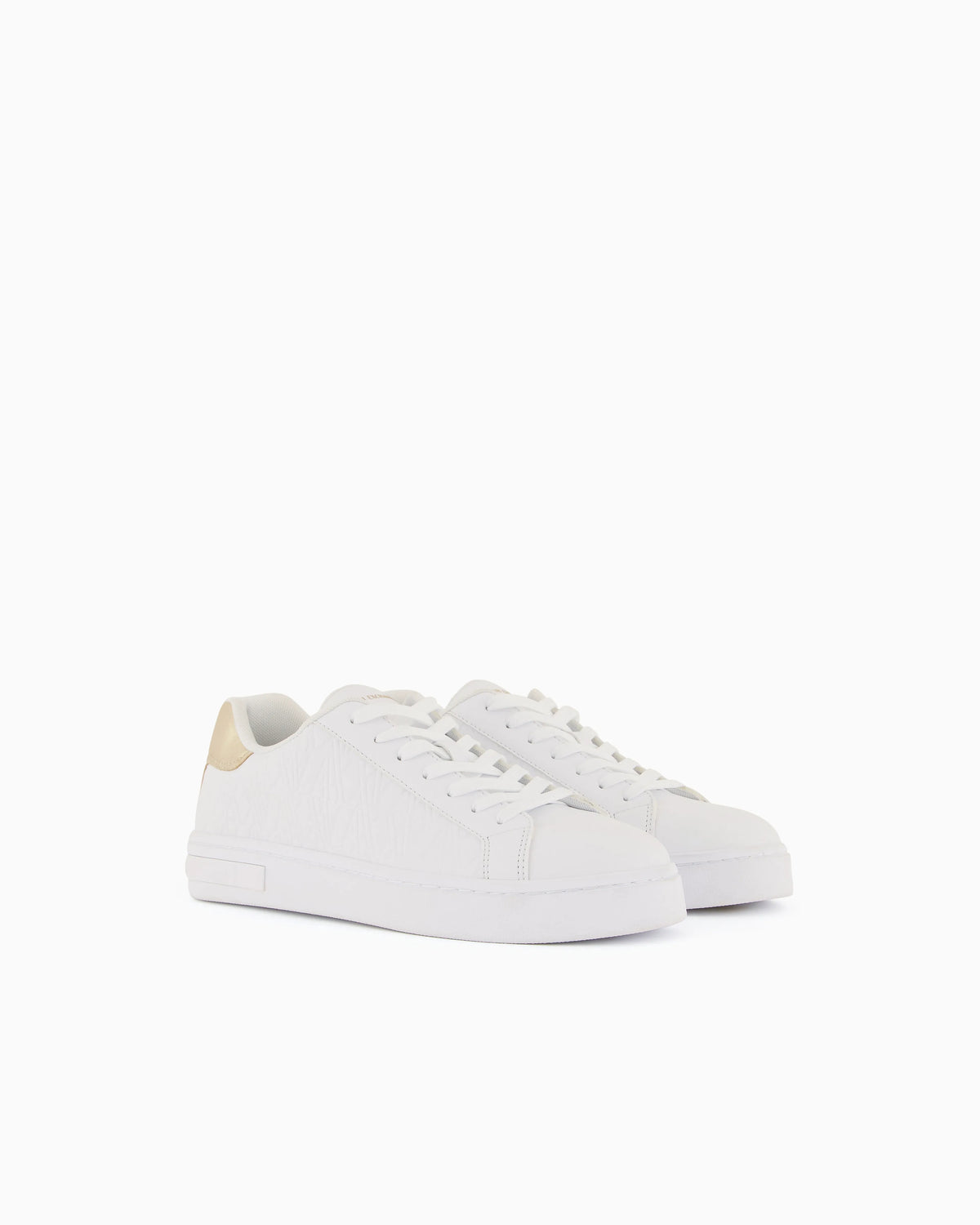 Low-top sneakers with embossed pattern and contrast heel