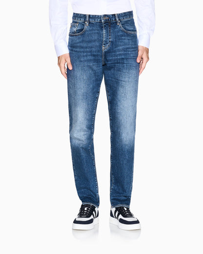 Slim fit jeans in stretch denim