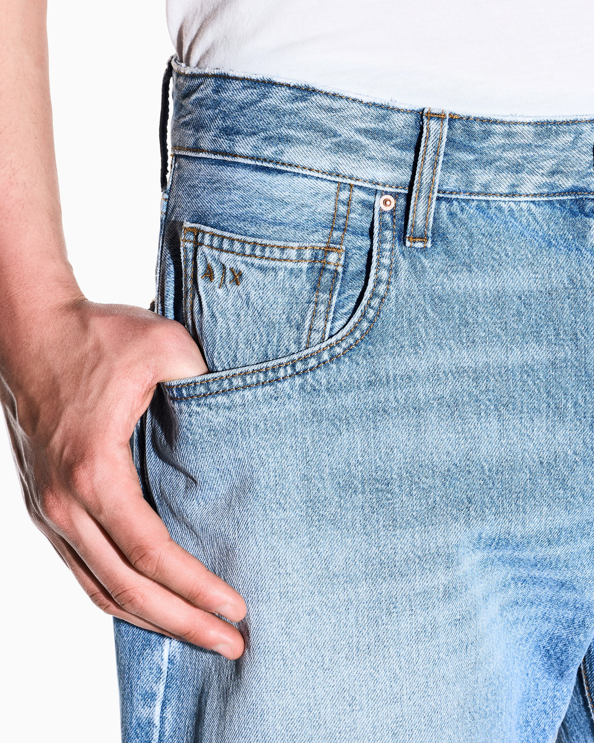 loose tapered fit 5 pockets denim pant in washed cotton