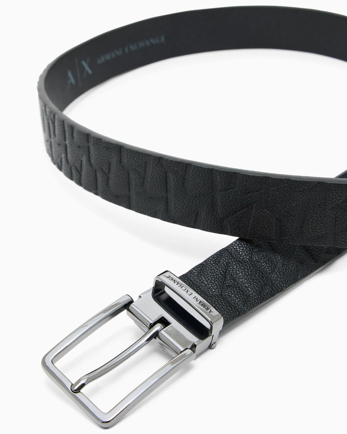 Belt with a textured pattern and polished metal buckle