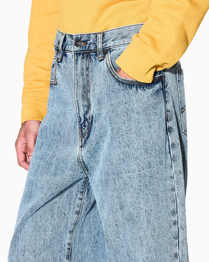 Loose-fit jeans