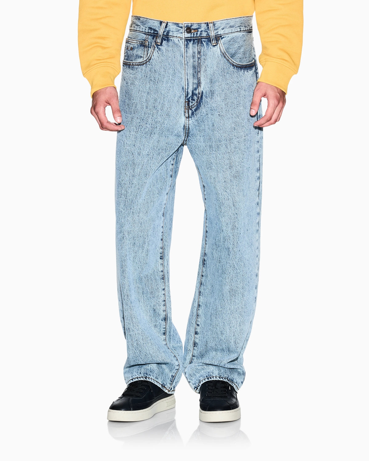 Loose-fit jeans