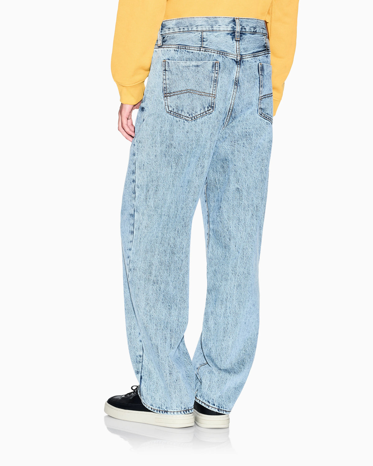 Loose-fit jeans