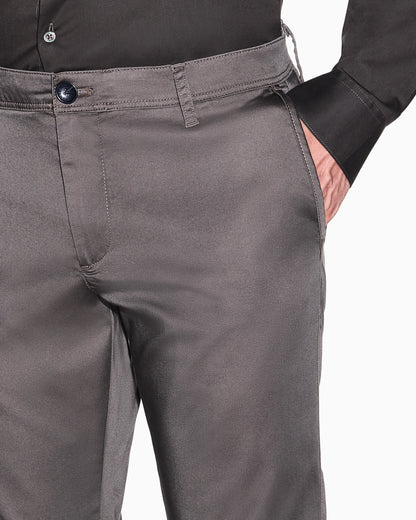 Straight-leg chinos in stretch cotton satin Essential