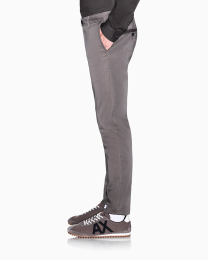 Straight-leg chinos in stretch cotton satin Essential