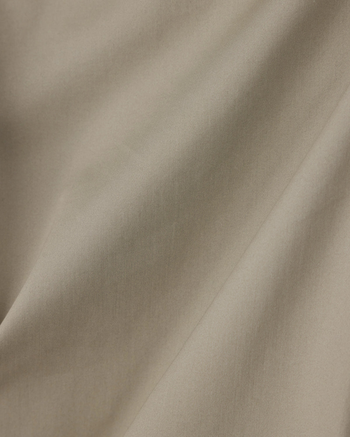 Straight-leg chinos in stretch cotton satin Essential