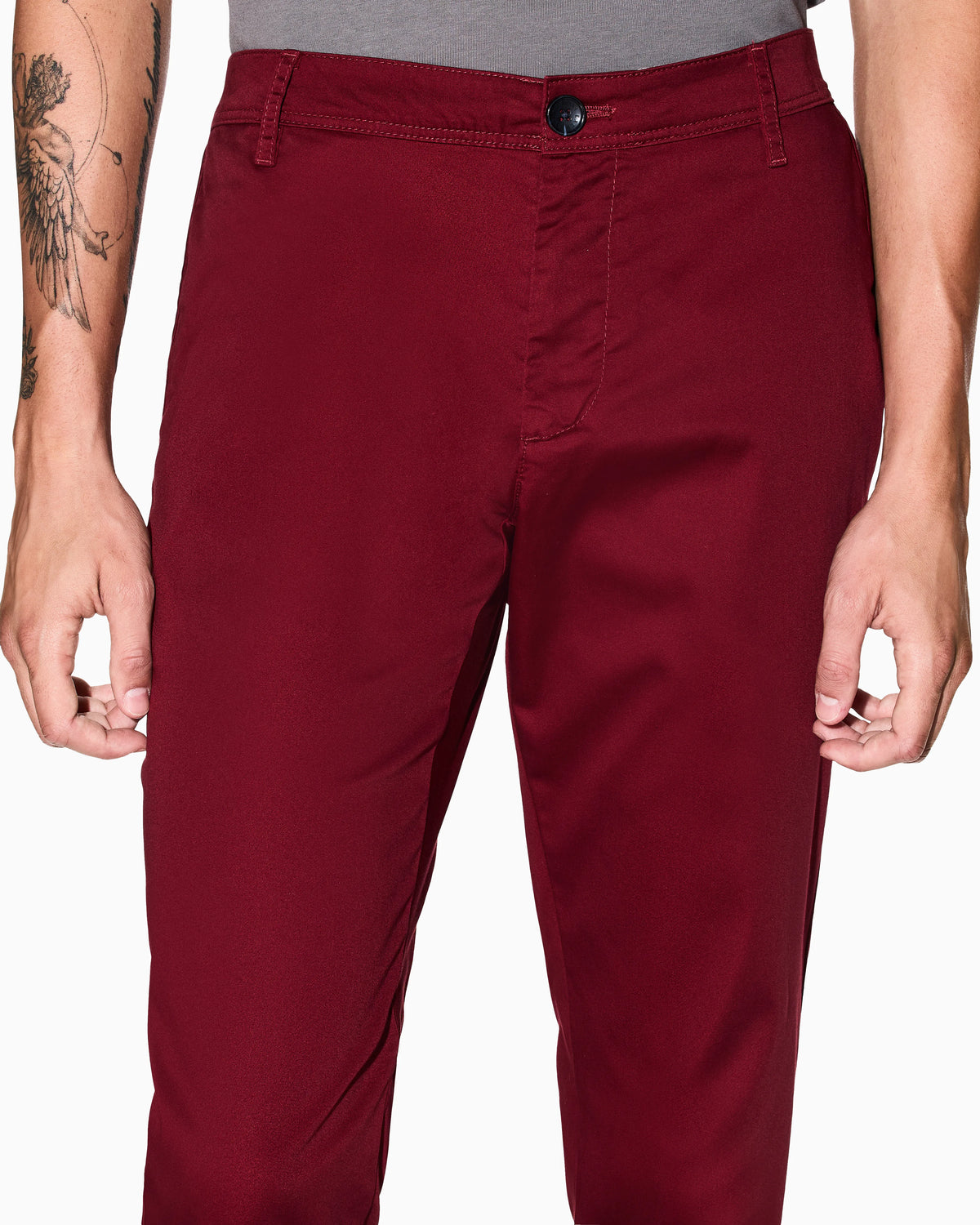 Straight-leg chinos in stretch cotton satin Essential