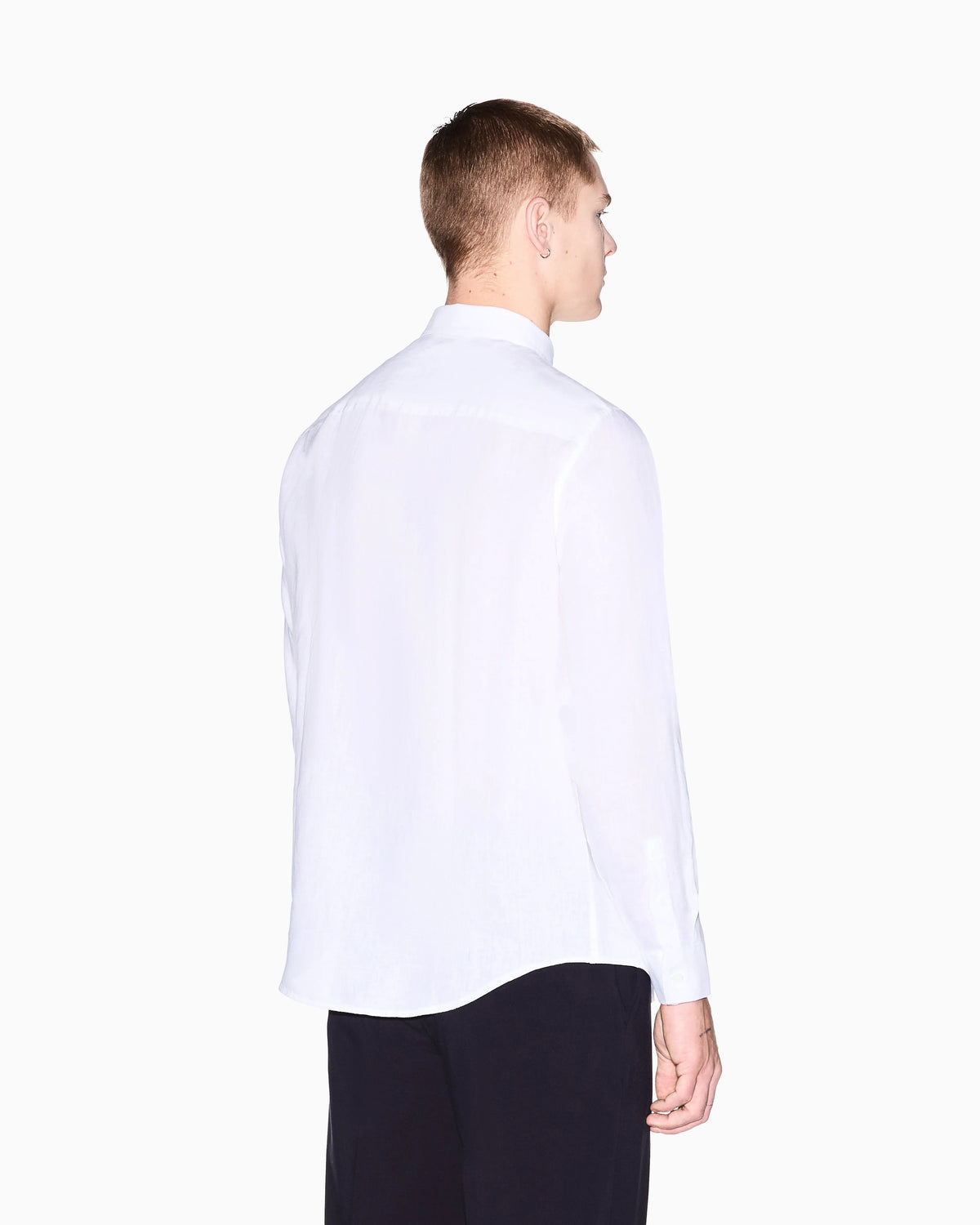 Button-up shirt in linen with classic collar