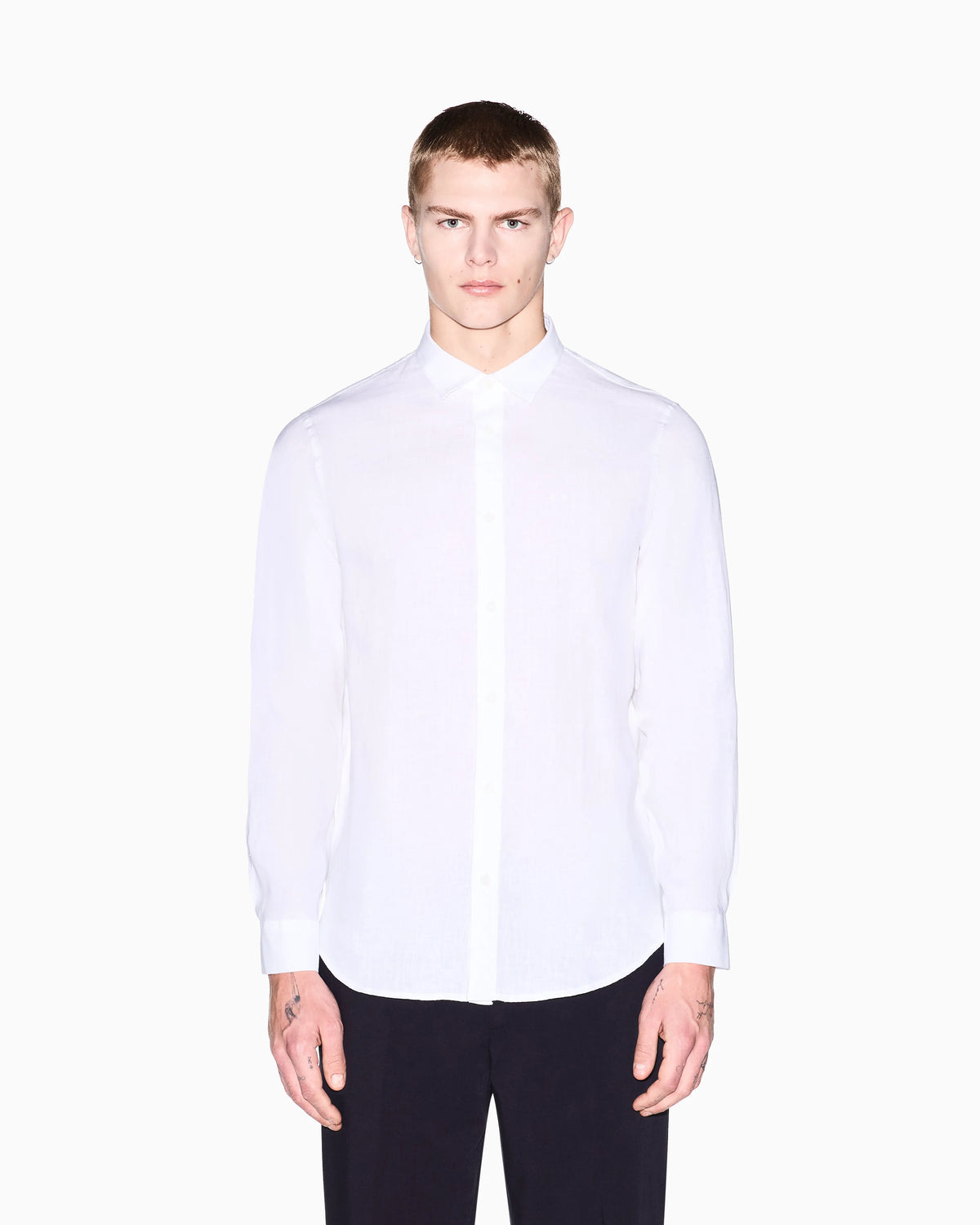 Button-up shirt in linen with classic collar