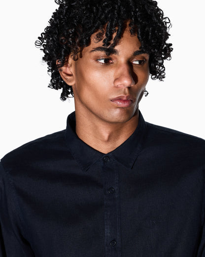 Button-up shirt in linen with classic collar