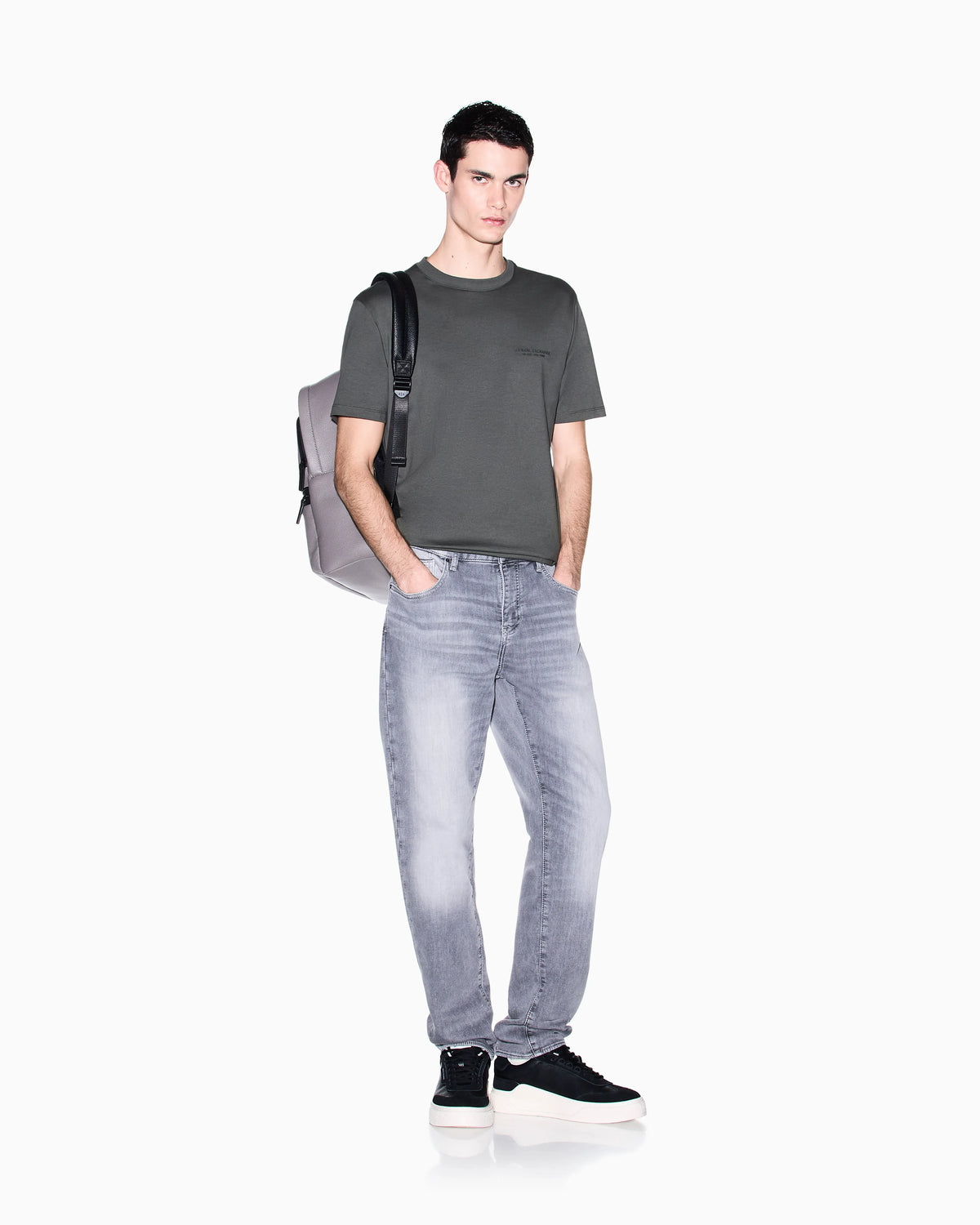 Regular fit cotton t-shirt with a chest logo Essential