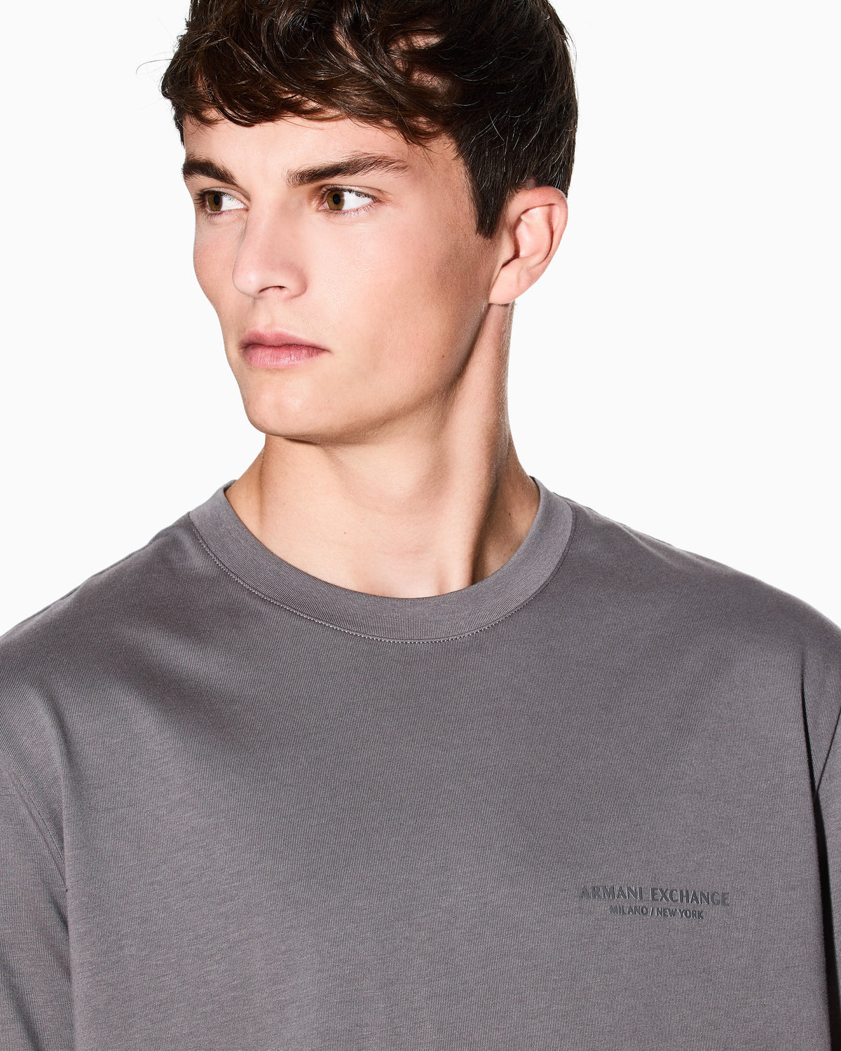 Regular fit cotton t-shirt with a chest logo Essential