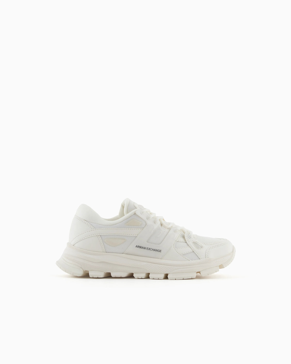 Sneakers with contrasting details