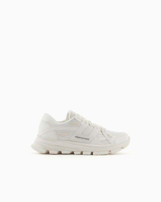 Sneakers with contrasting details