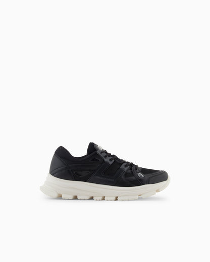 Sneakers with contrasting details