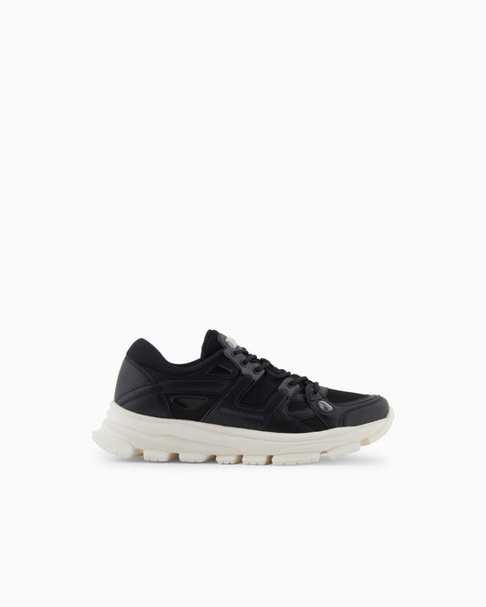 Sneakers with contrasting details