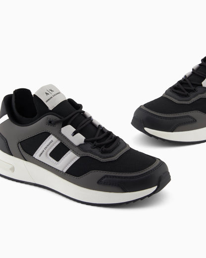 Sneakers with contrasting details