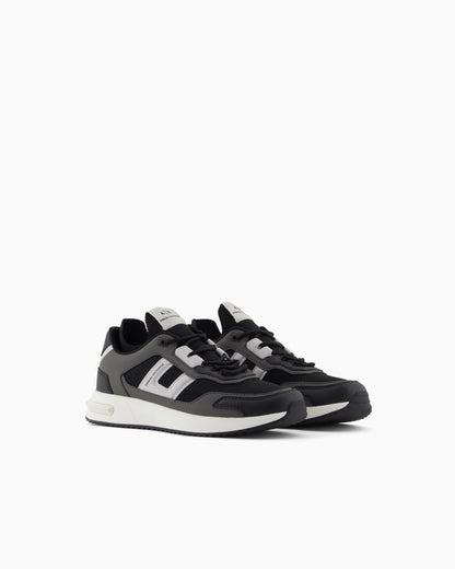 Sneakers with contrasting details